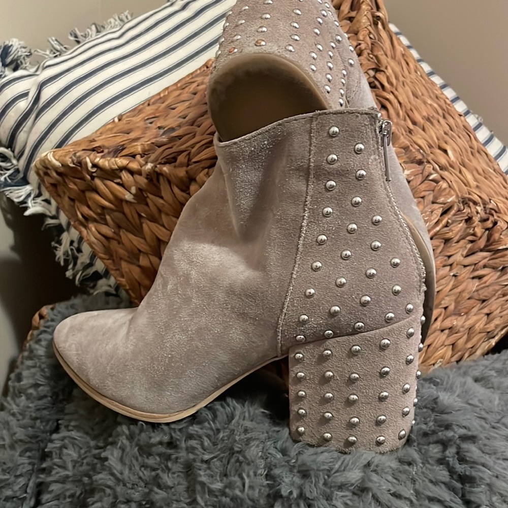 Steve Madden Suede Studded Booties sz 8.5
